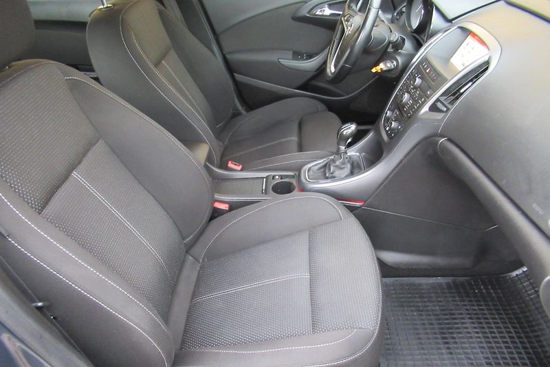 Opel Astra ST 1.6 CDTi KLIMA NAVI TAŽNÉ - fotka 18 z 23