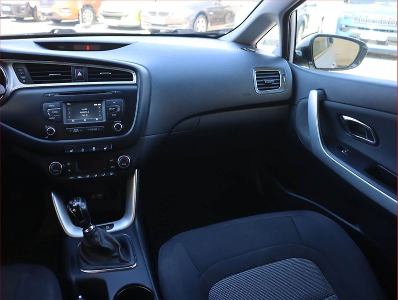 Kia Ceed (2017) 1.6 CRDi, Serv.kniha, Tempomat - fotka 8 z 20