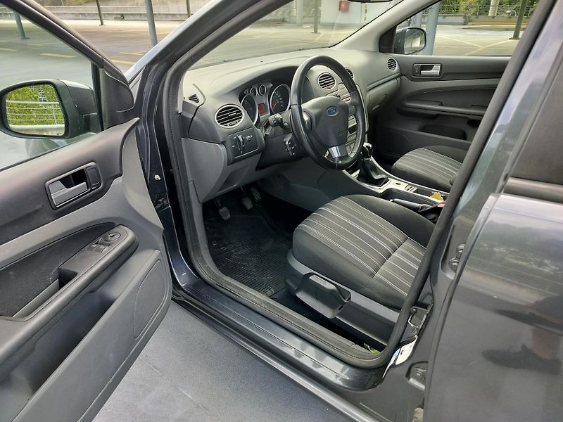 Ford Focus 1.6 TDCi - fotka 9 z 26