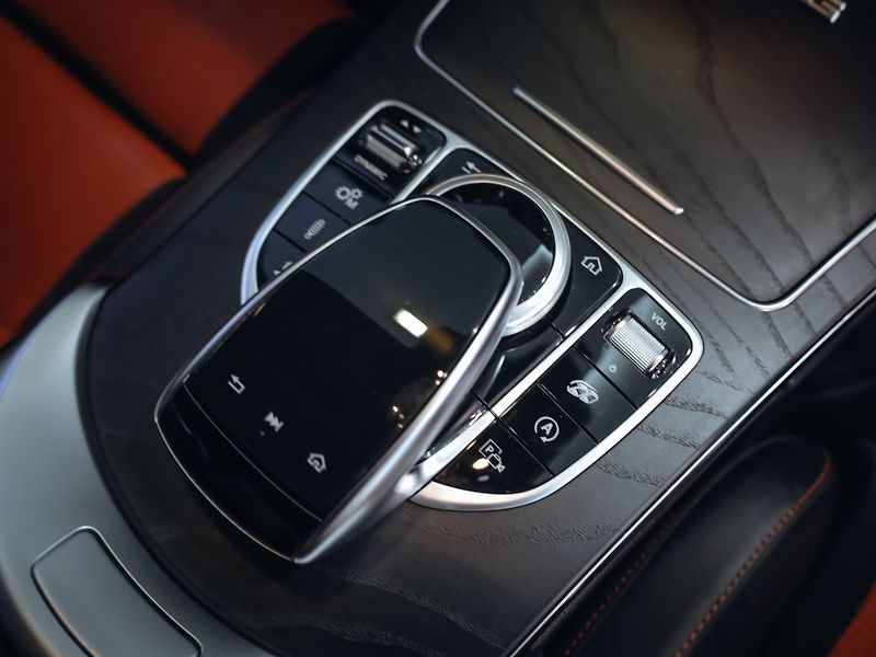 Mercedes-Benz Třídy C C 63 AMG 4MATIC 4.0 V8 - fotka 25 z 33