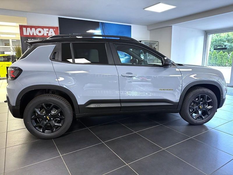 Jeep Avenger (2026) 1.2 T e-hybrid AT 145k 4xe The - fotka 4 z 19