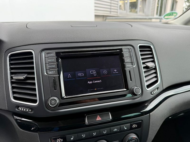 Volkswagen Sharan Highline 1.4TSI 110 kW DSG - fotka 10 z 26