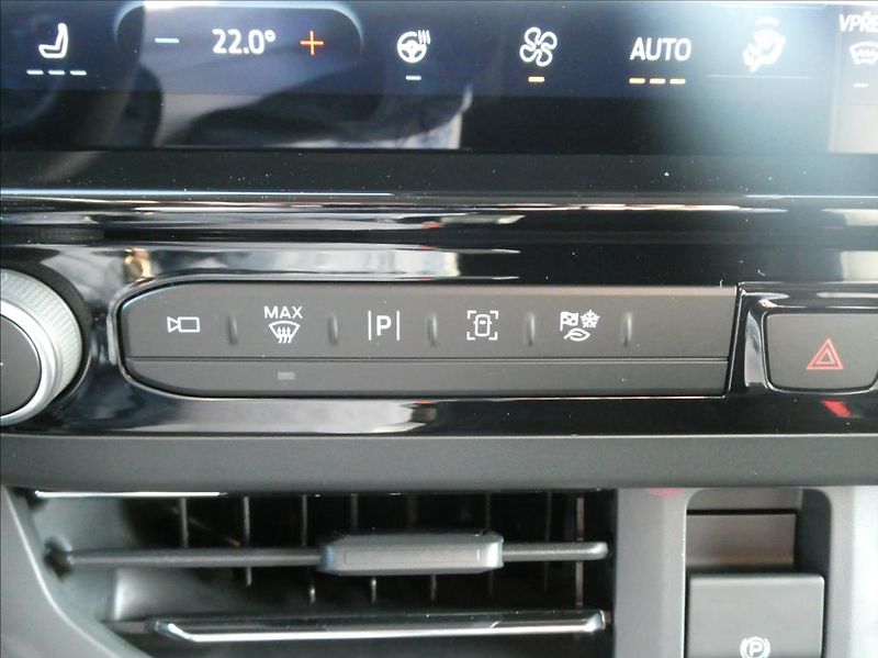 Ford Tourneo Custom 2,0 L2,TITANIUM X,8Míst,AWD - fotka 27 z 44