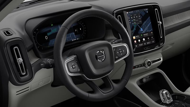 Volvo XC40 (2026) B3 AUT DARK PLUS - fotka 5 z 11