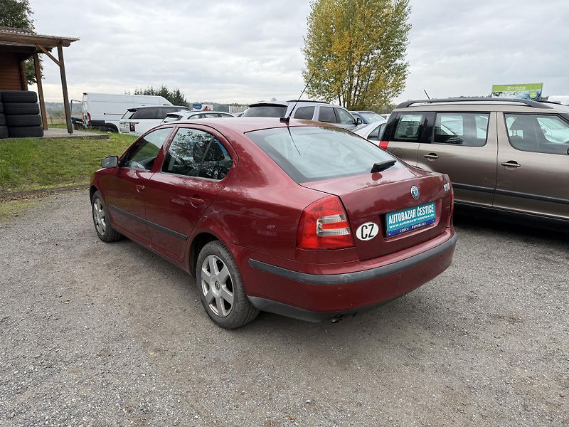 Škoda Octavia 1.6i - fotka 8 z 22