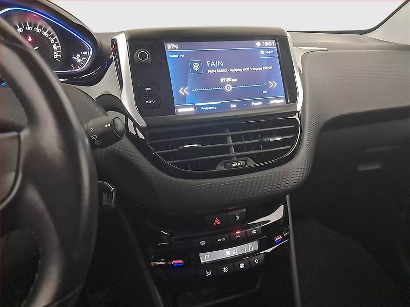Peugeot 2008 (2018) 1.2 PureTech, Automat - fotka 12 z 19
