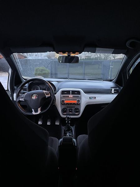 Abarth Punto Evo (2010) 1.4T-jet 114kW - fotka 8 z 12