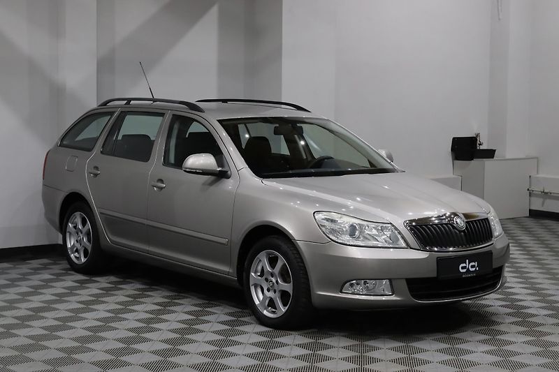 Škoda Octavia 2 FL Combi 1.6 MPI 75 kW - fotka 2 z 28