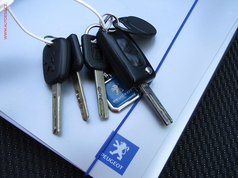 Peugeot 207 (2010) 1.4 i, ČR, AC, el. výbava - fotka 14 z 14