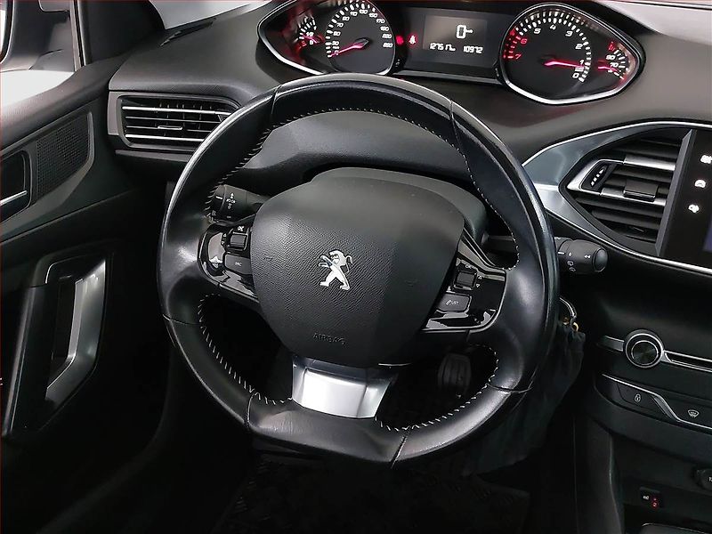 Peugeot 308 (2016) 1.2 e-THP, ČR,1.maj - fotka 13 z 17