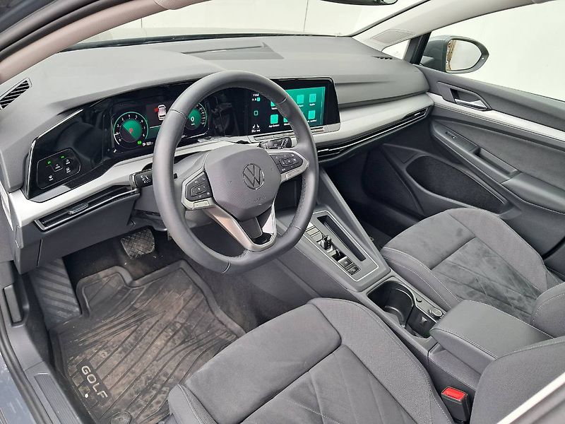 Volkswagen Golf (2023) LIFE 1.0 e-TSI / 81 kW DSG7 - fotka 18 z 27