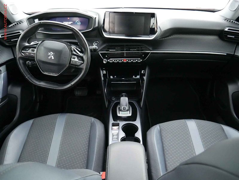Peugeot 2008 (2020) 1.2 PT, Allure, AT, panor - fotka 8 z 15