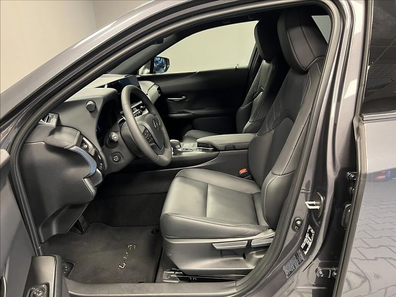 Lexus UX 300h 300h 2,0 HEV F SPORT DESIGN - fotka 6 z 14