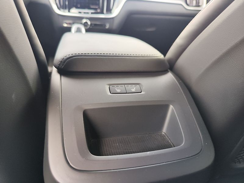 Volvo V60 B4/145kW AWD Auto Plus My24 - fotka 14 z 36