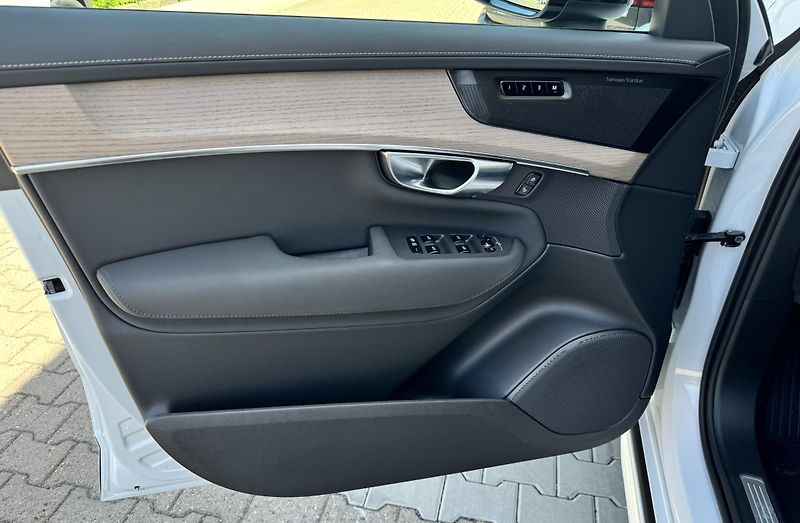 Volvo XC90 T8 AWD / 360 / kola/ REZERVACE - fotka 10 z 51