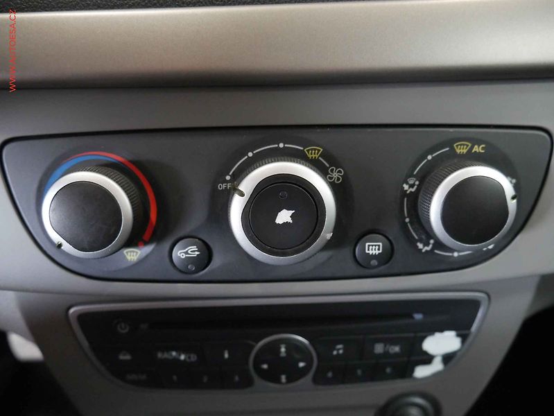 Renault Mégane (2010) 1.5 dCi, 2.maj,ČR, AC, temp - fotka 16 z 19