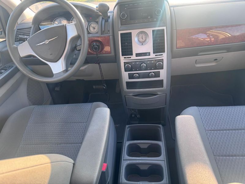 Chrysler Town & Country (2009) 3,3 V6 RT 2009 - fotka 9 z 19