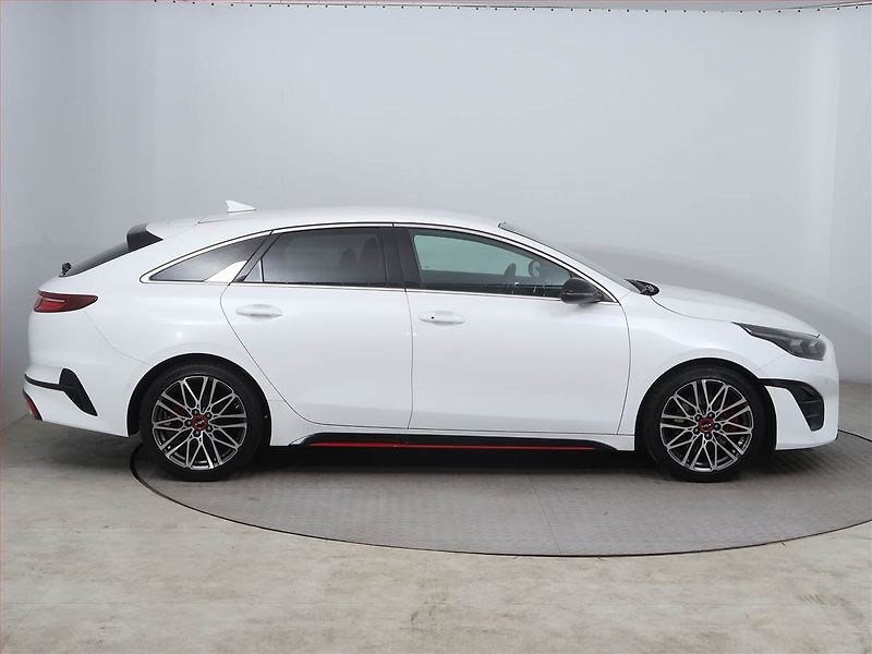 Kia Pro_Ceed (2024) GT 1.6 T-GDI - fotka 6 z 12