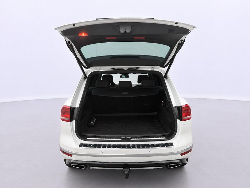 Volkswagen Touareg 3,0 TDI V6 193kW R-Line CZ - fotka 9 z 29