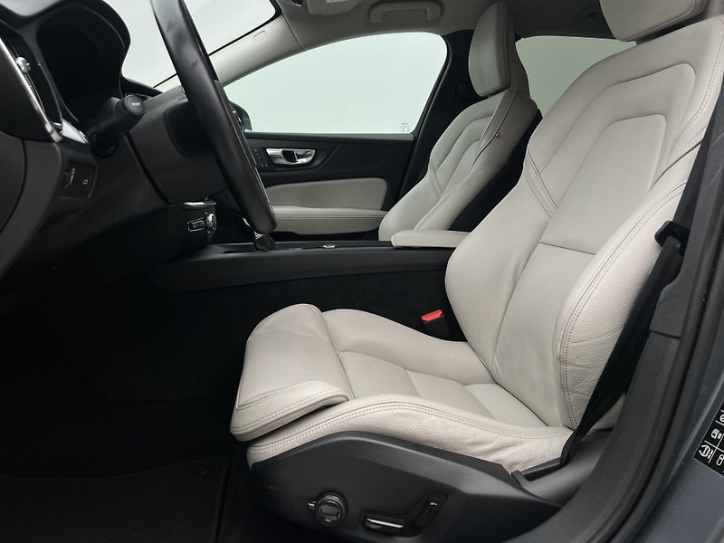 Volvo V60 D4 MOMENTUM AUT - fotka 3 z 46
