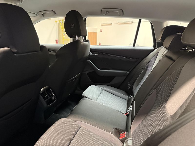 Škoda Octavia 2.0 TDI 85kW DSG Ambition Comb - fotka 11 z 13