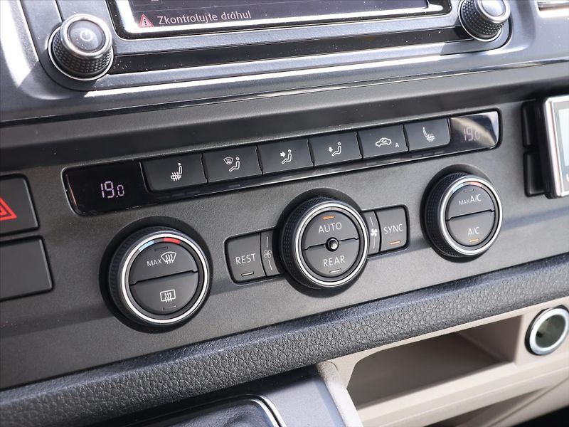 Volkswagen Caravelle 2,0 TDI 150kW DSG 8Míst Comfor - fotka 17 z 26