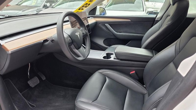 Tesla Model Y (2023) Long Range AWD DE SoH 91,2% - fotka 8 z 40