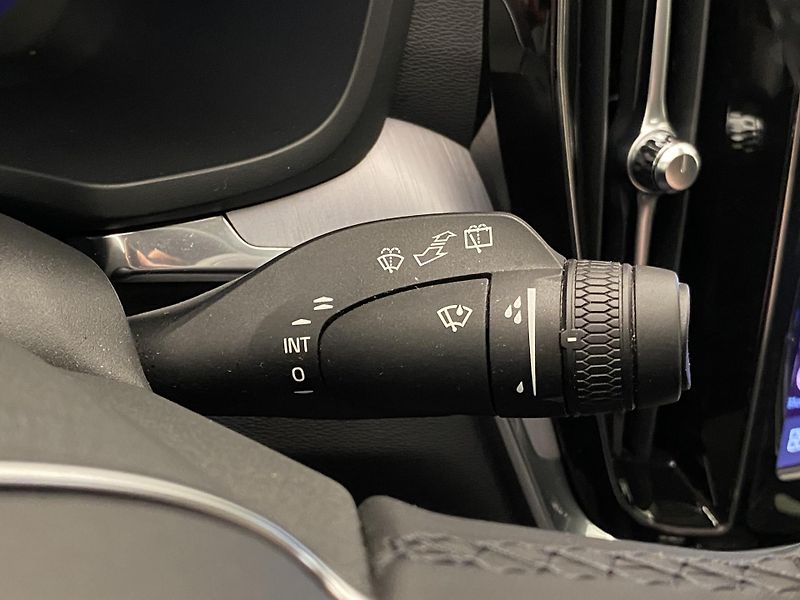 Volvo V60 T6 AWD RECHARGE CORE AUT CZ - fotka 23 z 56