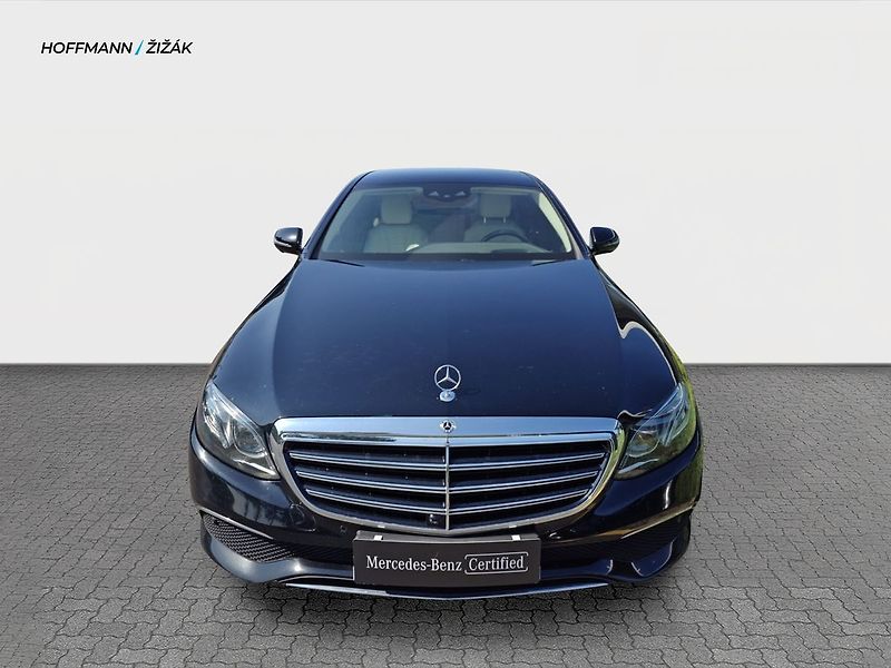 Mercedes-Benz Třídy E EXCLUSIVE 4MATIC - fotka 2 z 18
