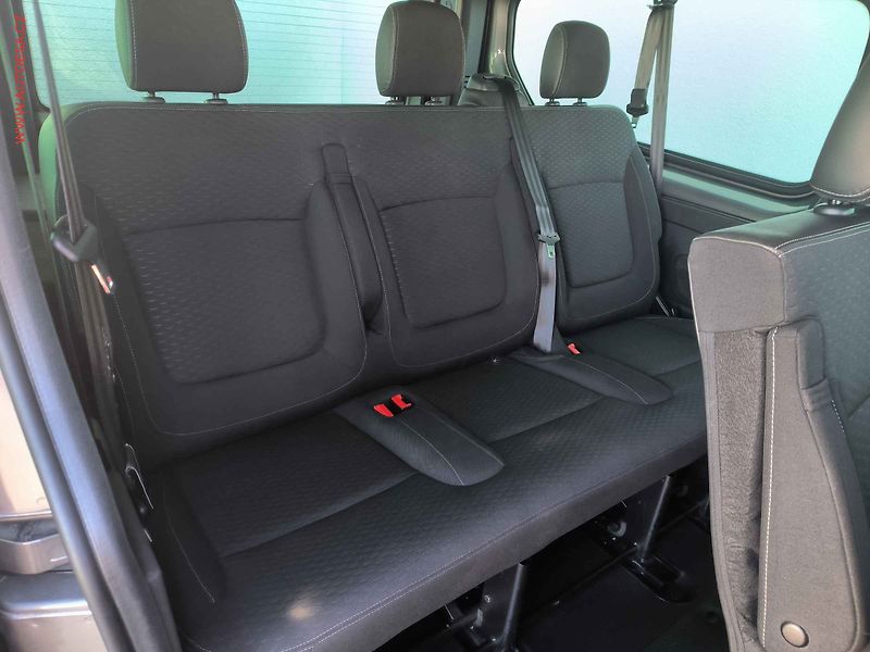 Opel Vivaro (2016) 1.6CDTi L2 9míst, 107kW, navi - fotka 12 z 24