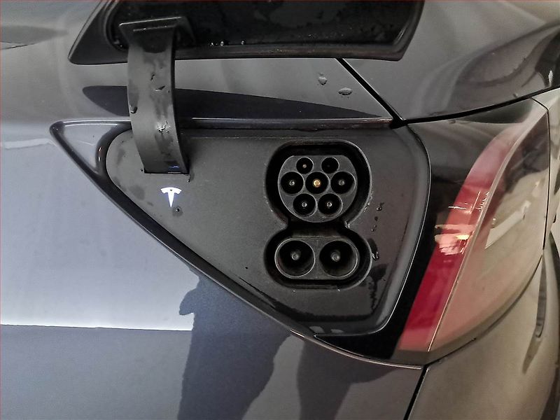 Tesla Model 3 (2020) Std Range Plus 52kWh, SoH 81% - fotka 22 z 25