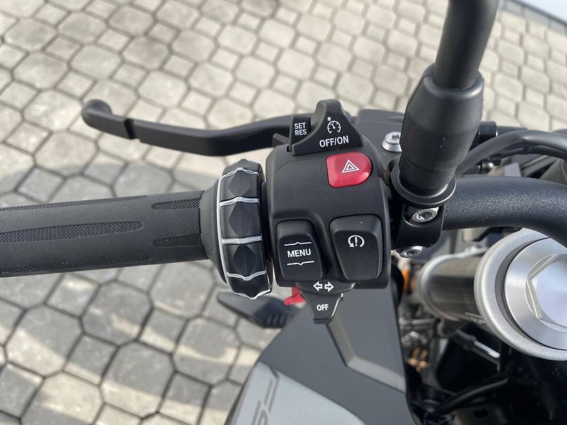 BMW F 900 R - fotka 11 z 12