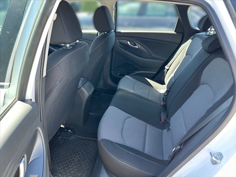 Hyundai i30 1,5 i Family Comfort - fotka 8 z 11