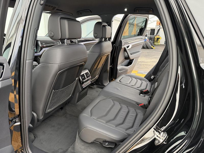 Volkswagen Touareg 3.0Tdi*1-MAJ*DPH*HUD*R-LINE* - fotka 12 z 47