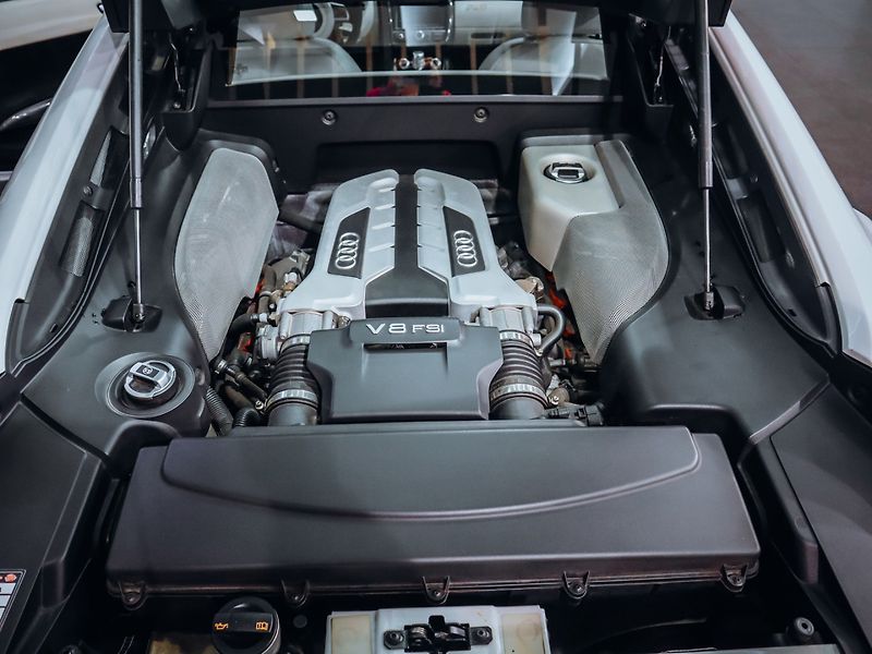 Audi R8 4.2 TFSI Quattro 6MAN - TOP!!! - fotka 23 z 33