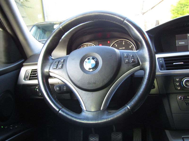 BMW Řada 3 (2008) 2.0D 130kW  2 SADY KOL - fotka 16 z 43
