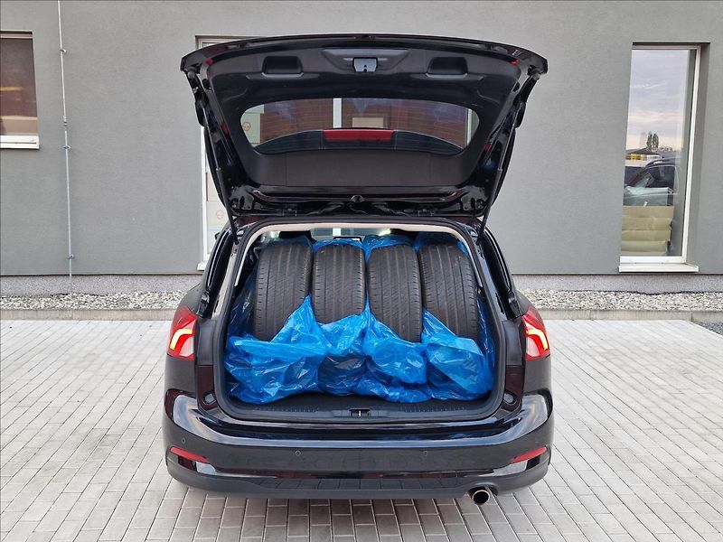 Ford Focus 1.5 EcoBlue Titanium,ČR,1.Maj - fotka 39 z 47