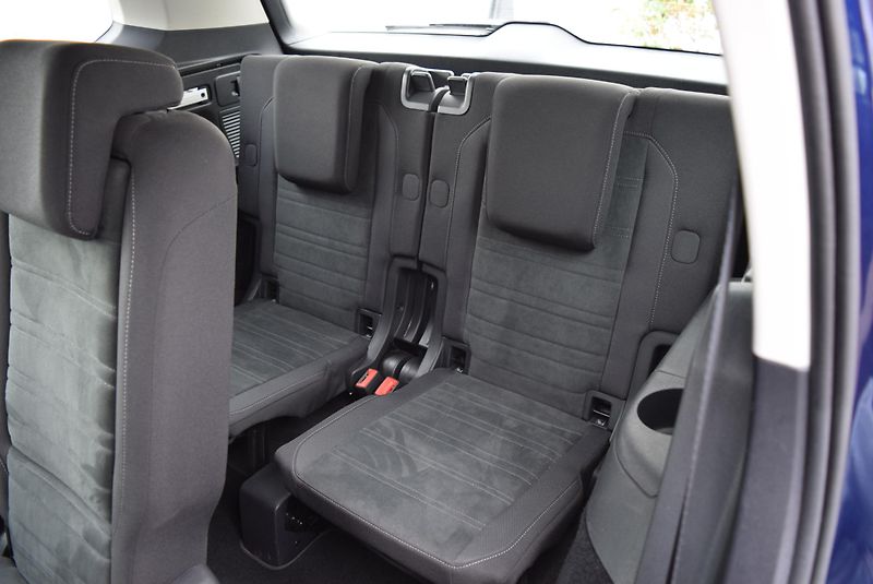 Volkswagen Touran (2018) 1.4TSI 110kw CLBMT 7MÍST NAVI - fotka 15 z 49