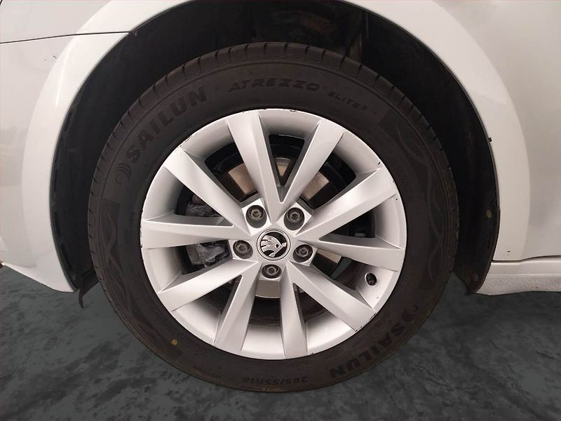 Škoda Octavia (2019) Ambition 1.6 TDI, Serv.kniha - fotka 14 z 19