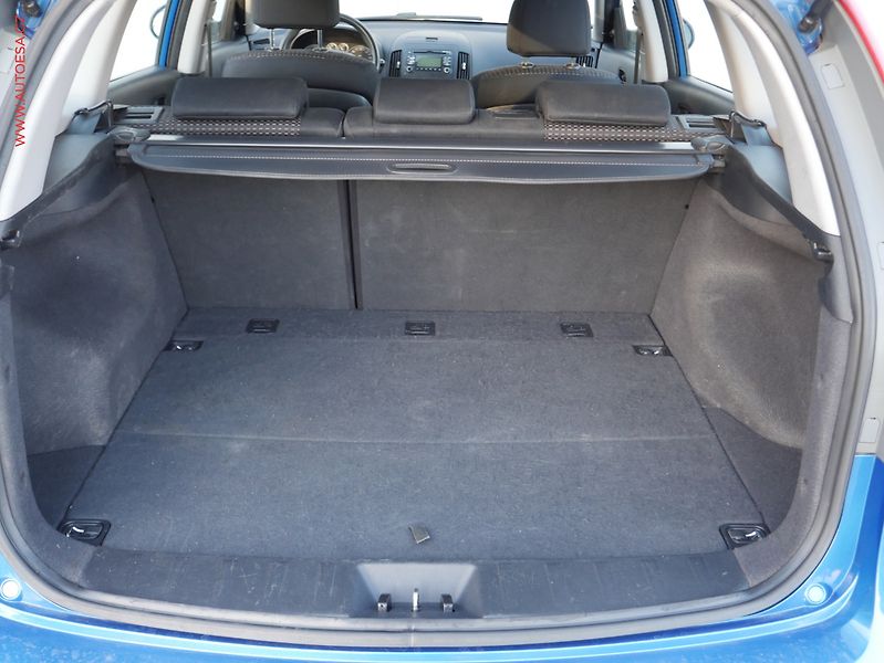 Hyundai i30 (2008) 1.6i, ČR, AC, tažné - fotka 7 z 16