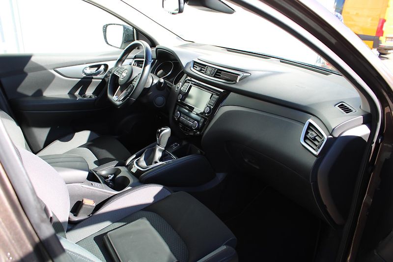 Nissan Qashqai 1.3 DiG-T 1.Majitel ČR Panoram - fotka 8 z 25