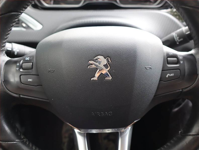 Peugeot 208 (2016) 1.2 PureTech, Tempomat - fotka 15 z 16