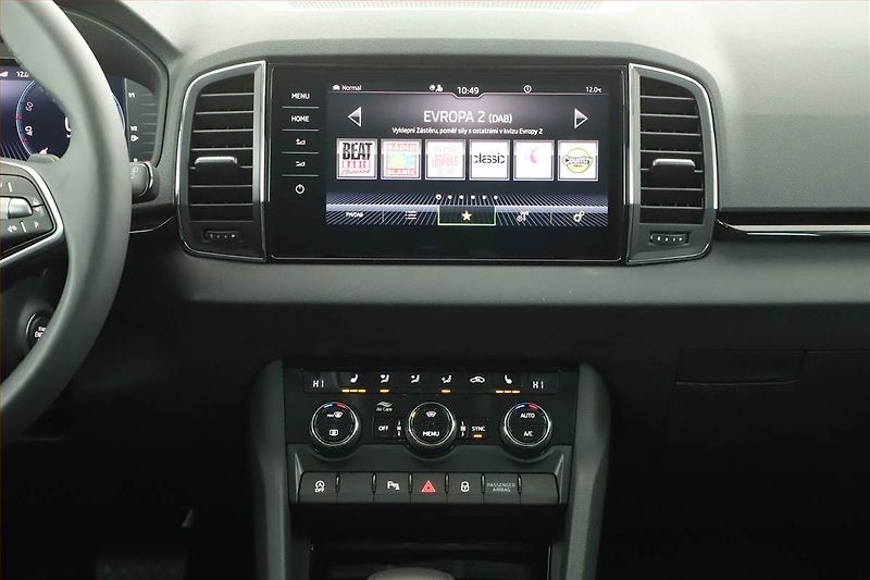 Škoda Karoq (2025) 1.5 TSI, Top Selection, AT, AC - fotka 9 z 17