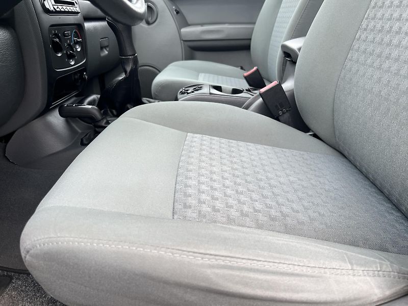 Jeep Cherokee 2.8CRD 4x4 MANUÁL 6 R.ST. - fotka 11 z 38