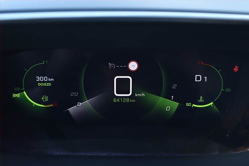 Peugeot 2008 (2021) 1.5 BlueHDi, Automat - fotka 11 z 26