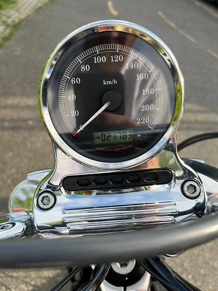 Harley-Davidson XL 1200V Sportster Seventy-Two (2012) - fotka 15 z 15