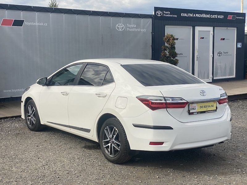 Toyota Corolla 1.6i, ČR, Executive, automat - fotka 5 z 19