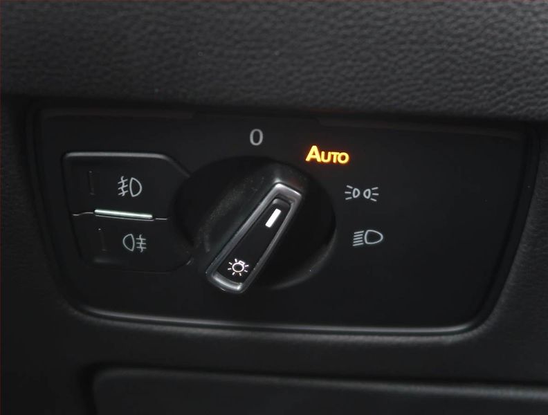 Volkswagen Passat (2016) Highline 2.0 TDI, Automat - fotka 17 z 21