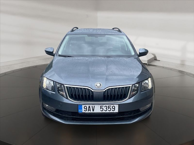 Škoda Octavia 1,6 TDI 85 Ambition - fotka 2 z 11
