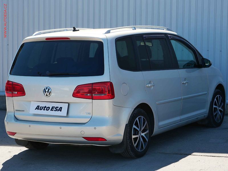 Volkswagen Touran (2010) 1.4TSi, 2.maj,ČR, AC, xenon - fotka 4 z 21